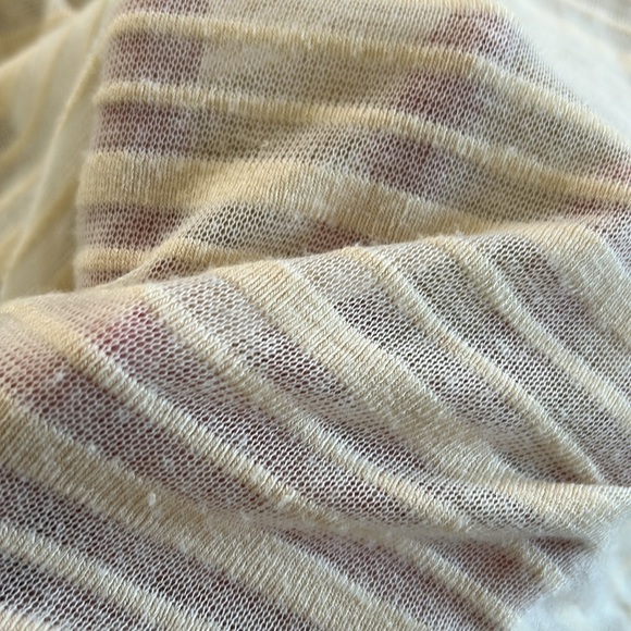 Daytrip Sandy Beige Short Sleeve Crocheted Lace Back Top. Size Small - Picture 9 of 13